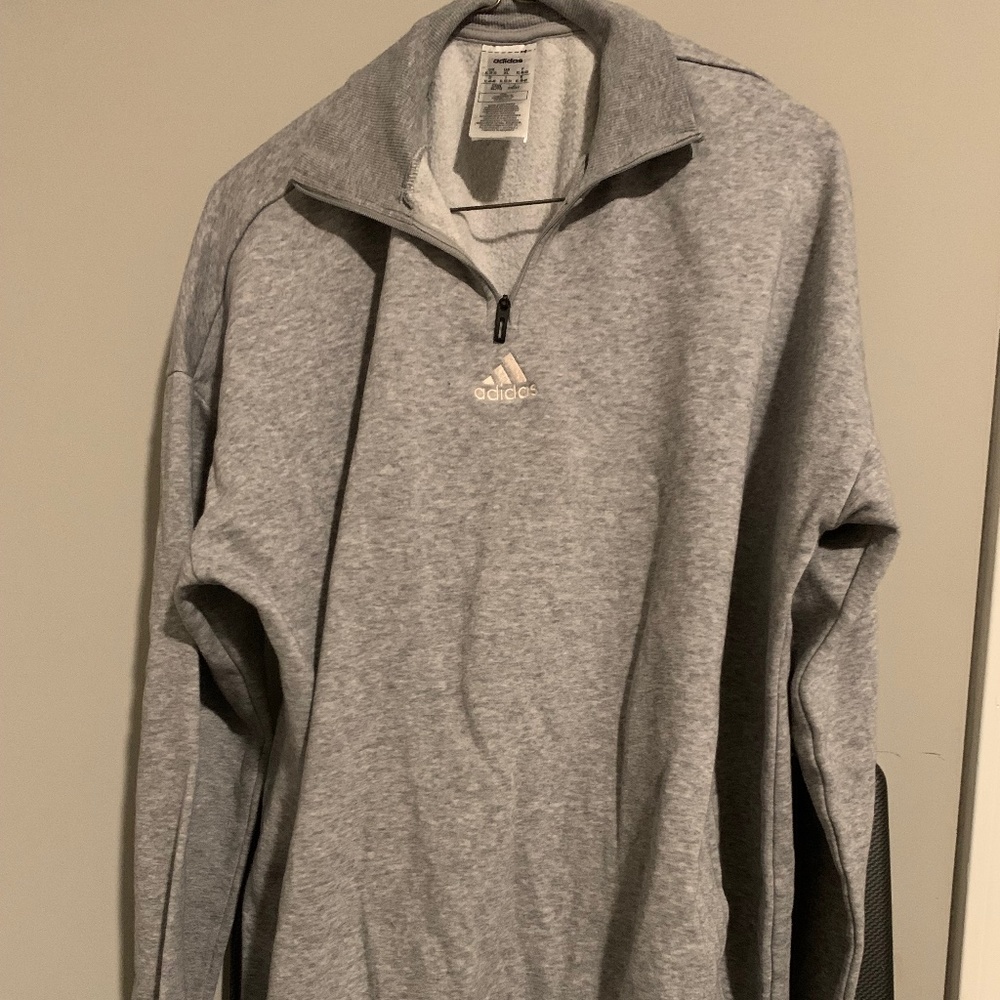 Plus Addidas sweatshirt